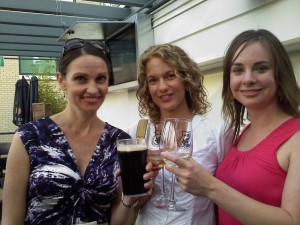 Socialists and fascists, gathered happily, D-R-I-N-K-I-N-G!